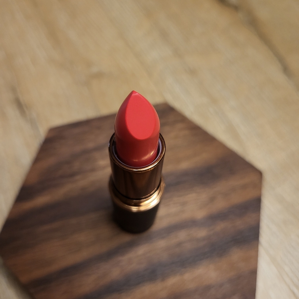 Boa Boa Wan MAC Lipstick Burmese Kiss
